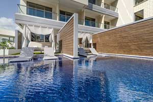 Swim Up Junior Suites at Planet Hollywood Cancun