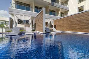 Swim Up Junior Suites at Planet Hollywood Cancun